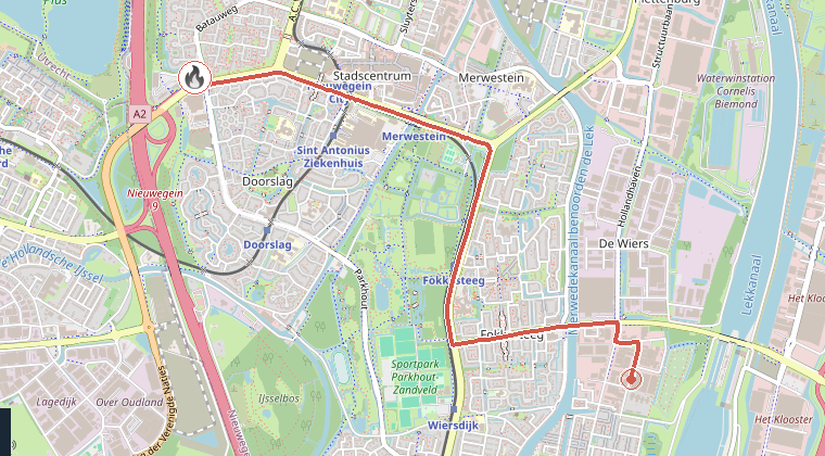 Kaart van de omgeving van de melding, met de kazerne die is gealarmeerd