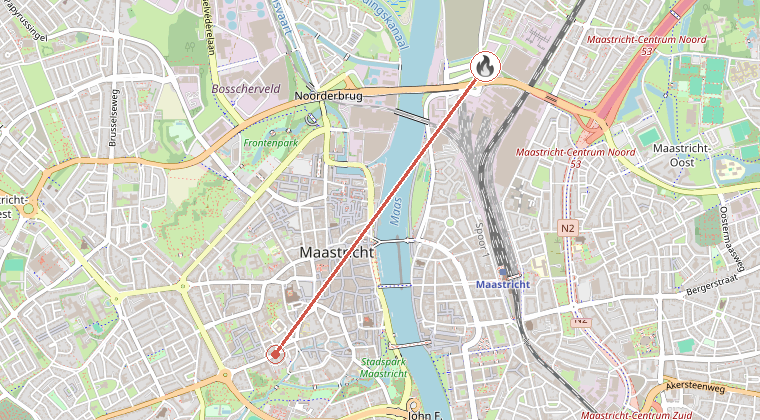 Kaart van de omgeving van de melding, met de kazerne die is gealarmeerd
