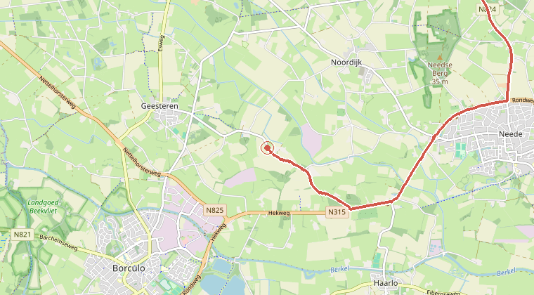 Kaart van de omgeving van de melding, met de kazerne die is gealarmeerd
