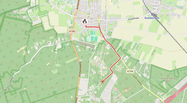Kaart van de omgeving van de melding, met de kazerne die is gealarmeerd
