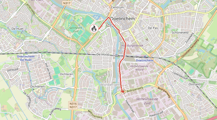 Kaart van de omgeving van de melding, met de kazerne die is gealarmeerd