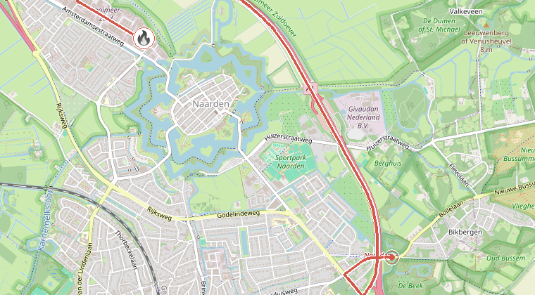 Kaart van de omgeving van de melding, met de kazerne die is gealarmeerd