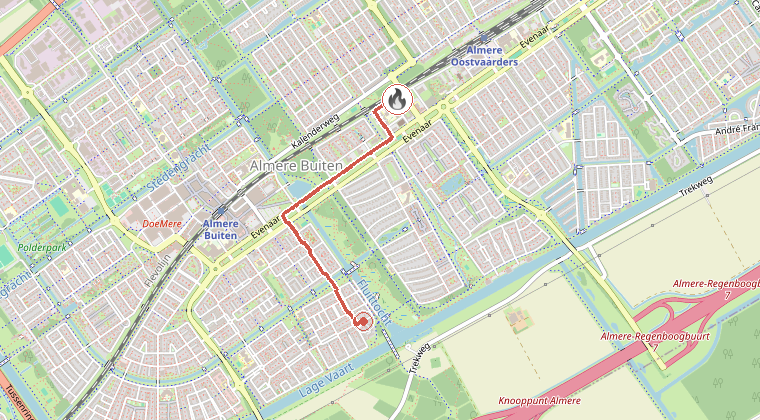 Kaart van de omgeving van de melding, met de kazerne die is gealarmeerd