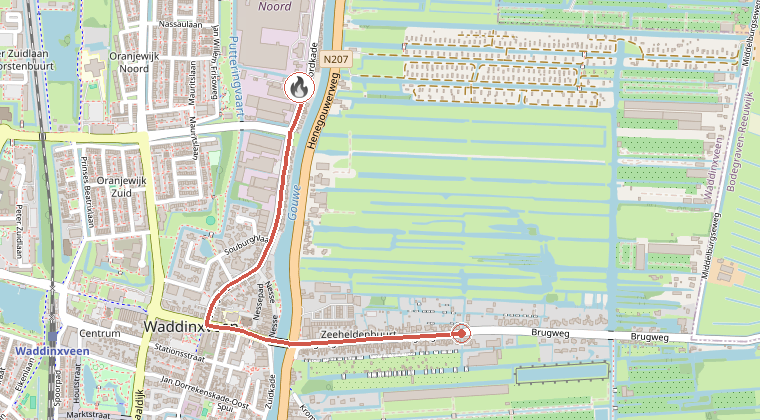 Kaart van de omgeving van de melding, met de kazerne die is gealarmeerd