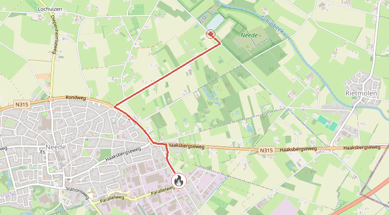 Kaart van de omgeving van de melding, met de kazerne die is gealarmeerd
