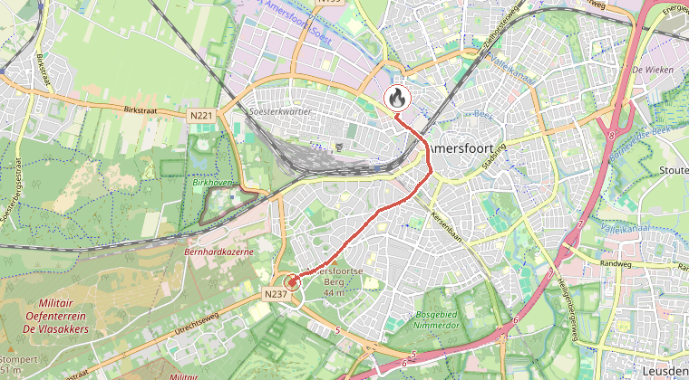 Kaart van de omgeving van de melding, met de kazerne die is gealarmeerd