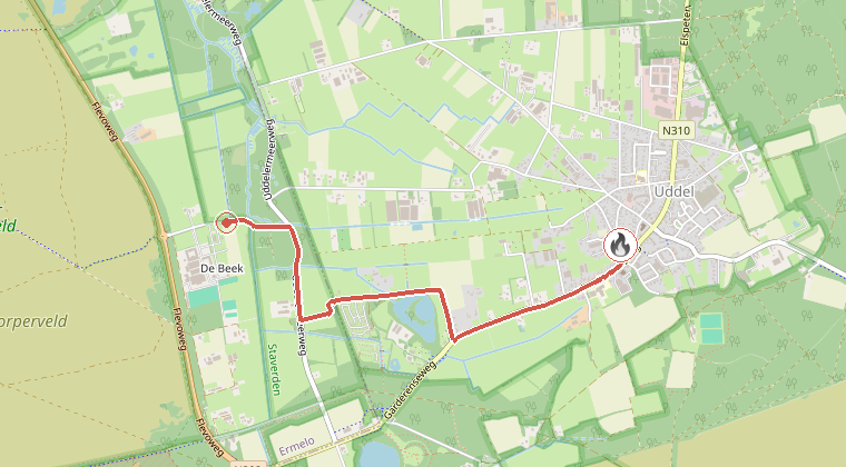 Kaart van de omgeving van de melding, met de kazerne die is gealarmeerd