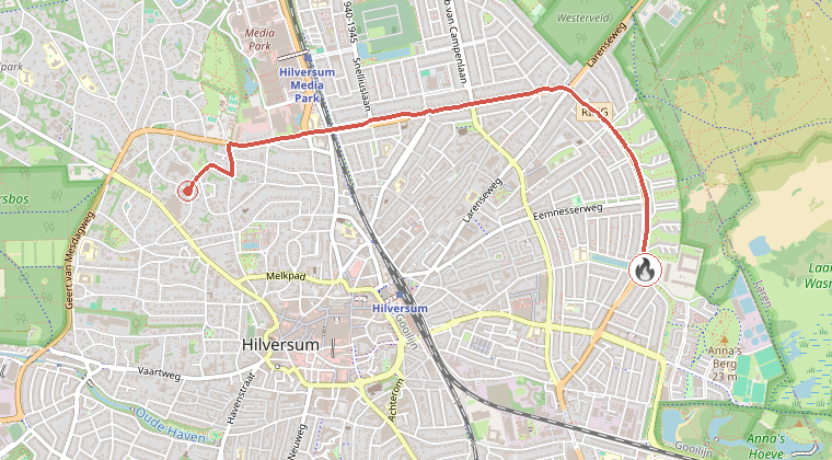 Kaart van de omgeving van de melding, met de kazerne die is gealarmeerd