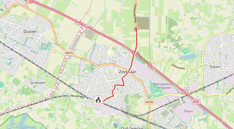 Kaart van de omgeving van de melding, met de kazerne die is gealarmeerd