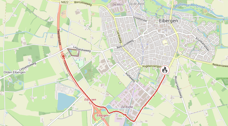 Kaart van de omgeving van de melding, met de kazerne die is gealarmeerd