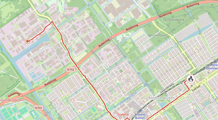 Kaart van de omgeving van de melding, met de kazerne die is gealarmeerd