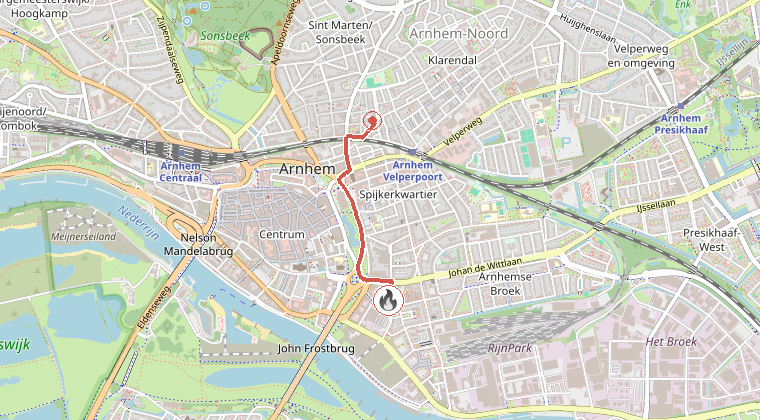 Kaart van de omgeving van de melding, met de kazerne die is gealarmeerd