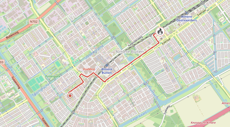 Kaart van de omgeving van de melding, met de kazerne die is gealarmeerd