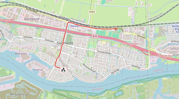 Kaart van de omgeving van de melding, met de kazerne die is gealarmeerd